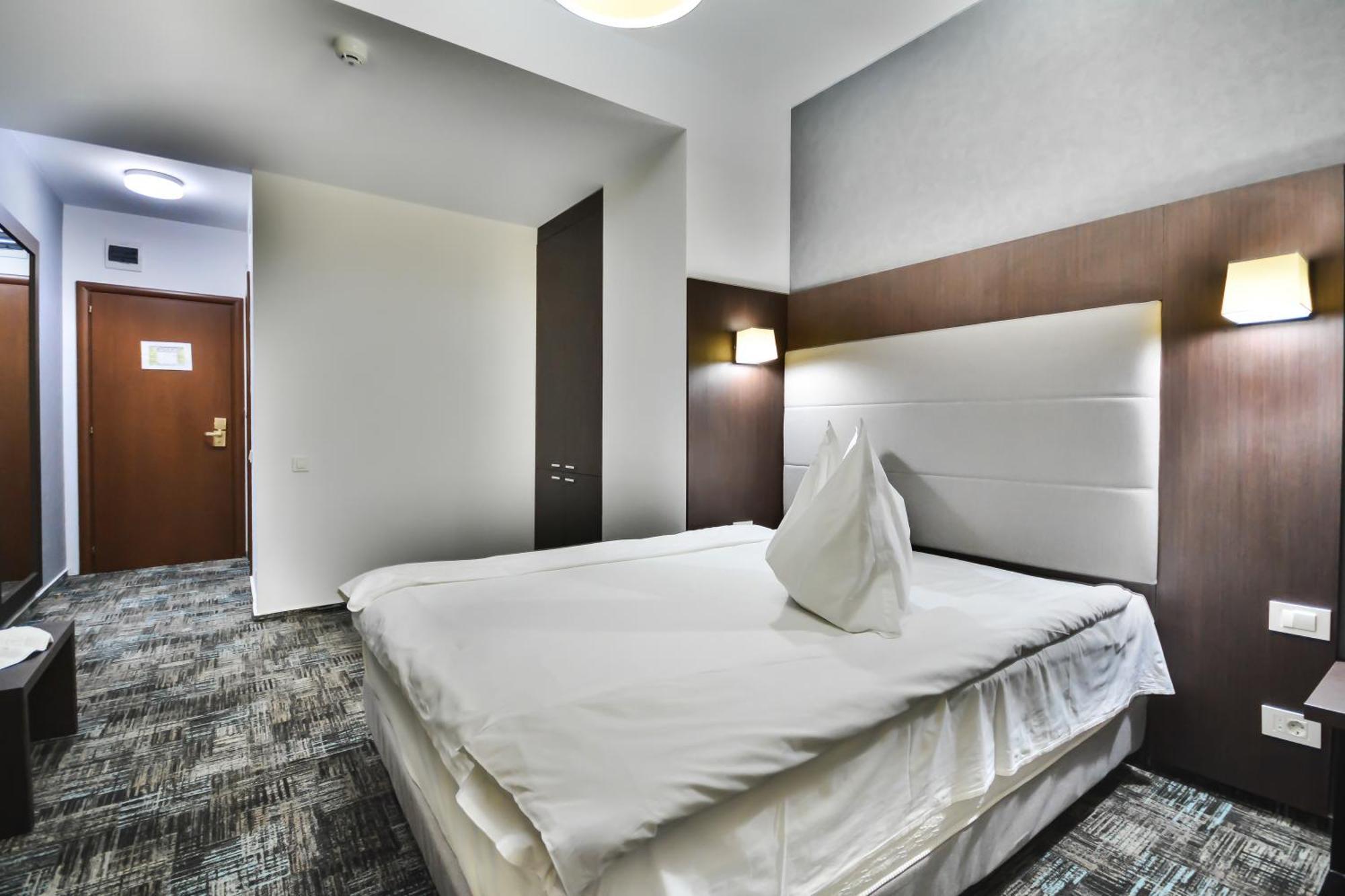 Hotel Europeca Craiova Buitenkant foto