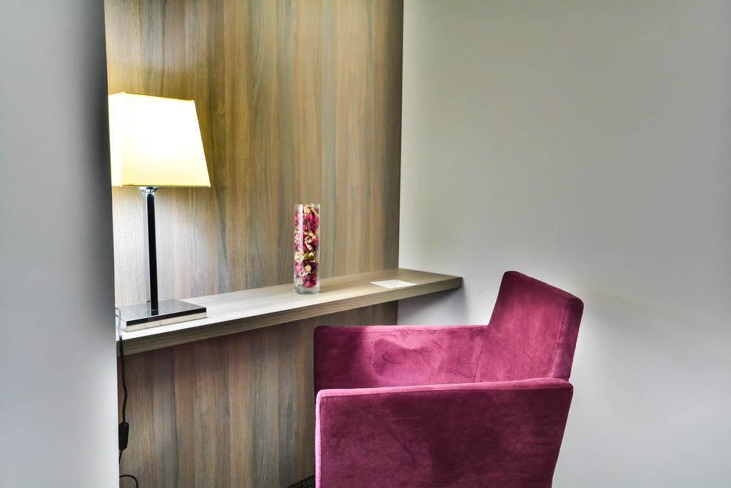 Hotel Europeca Craiova Buitenkant foto