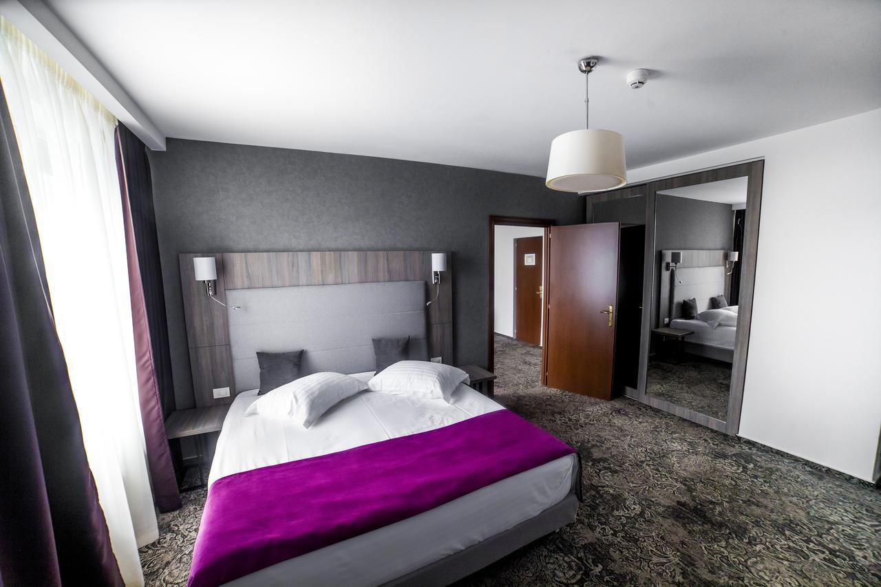Hotel Europeca Craiova Buitenkant foto